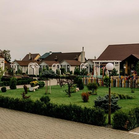 Готельно-Ресторанний Комплекс Прованс Парк Poceaiiv Exterior foto