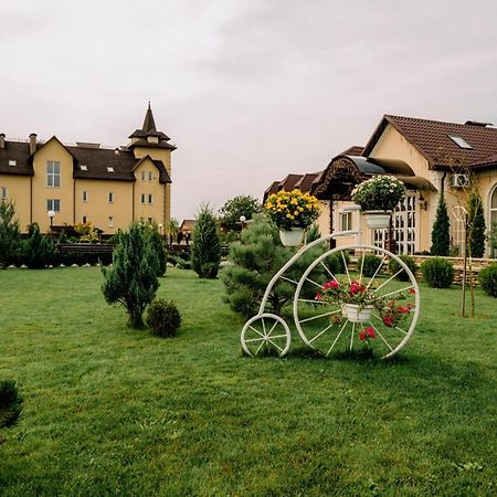 Готельно-Ресторанний Комплекс Прованс Парк Poceaiiv Exterior foto