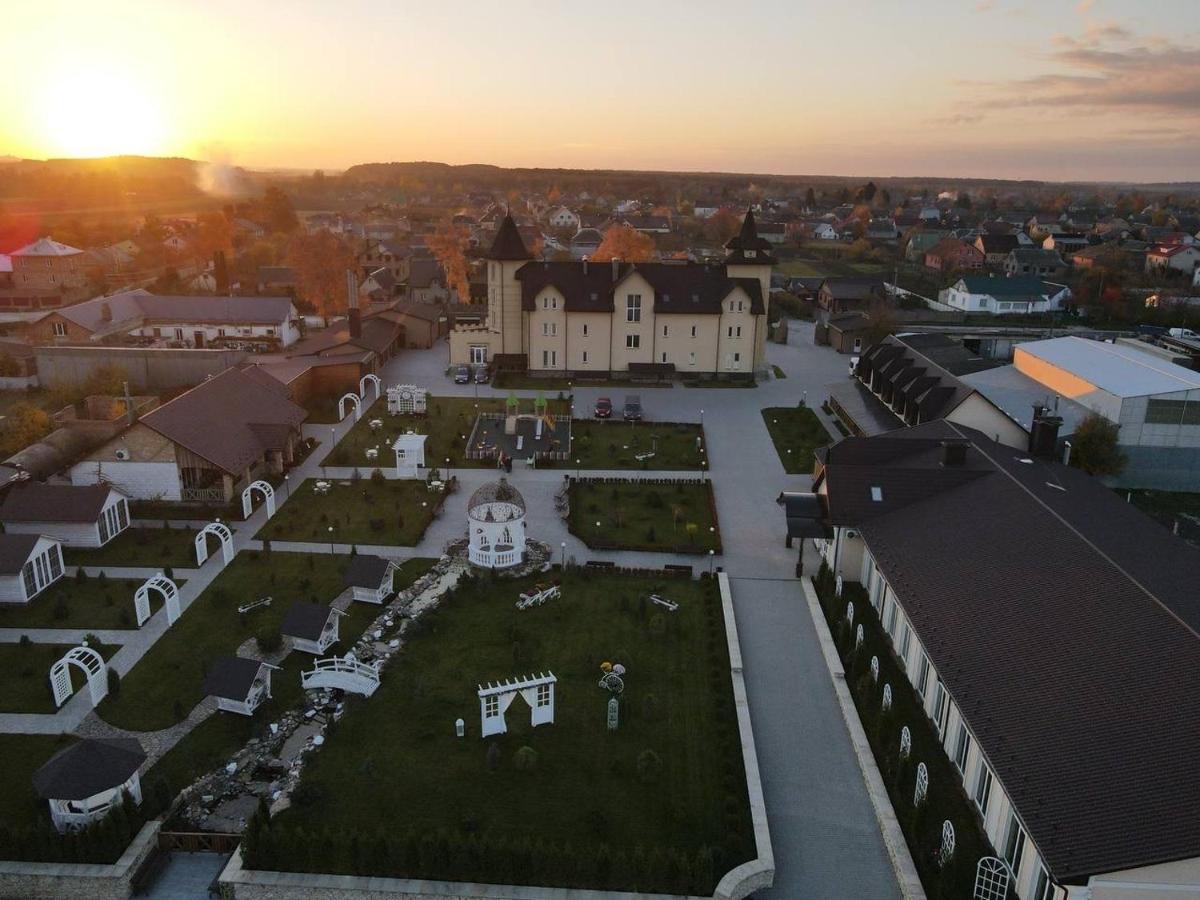 Готельно-Ресторанний Комплекс Прованс Парк Poceaiiv Exterior foto