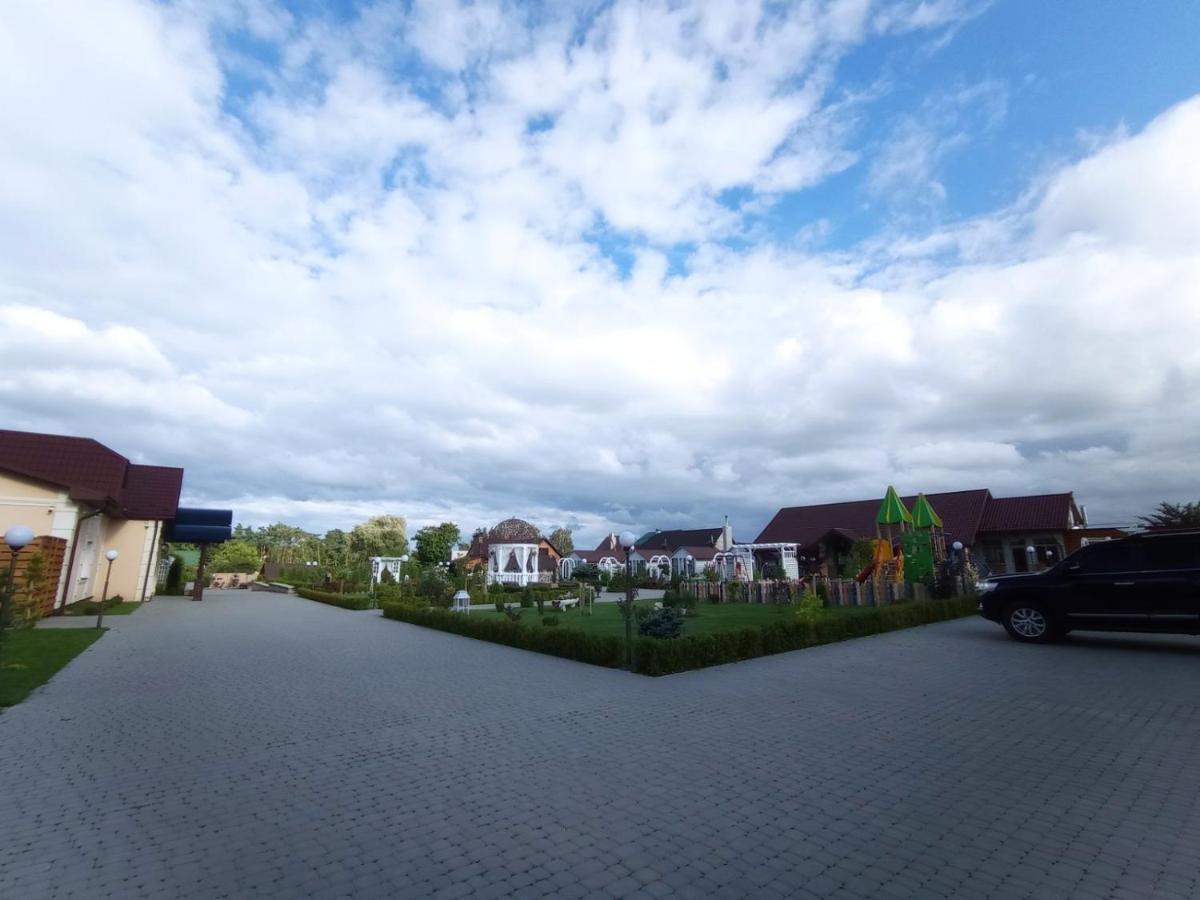 Готельно-Ресторанний Комплекс Прованс Парк Poceaiiv Exterior foto