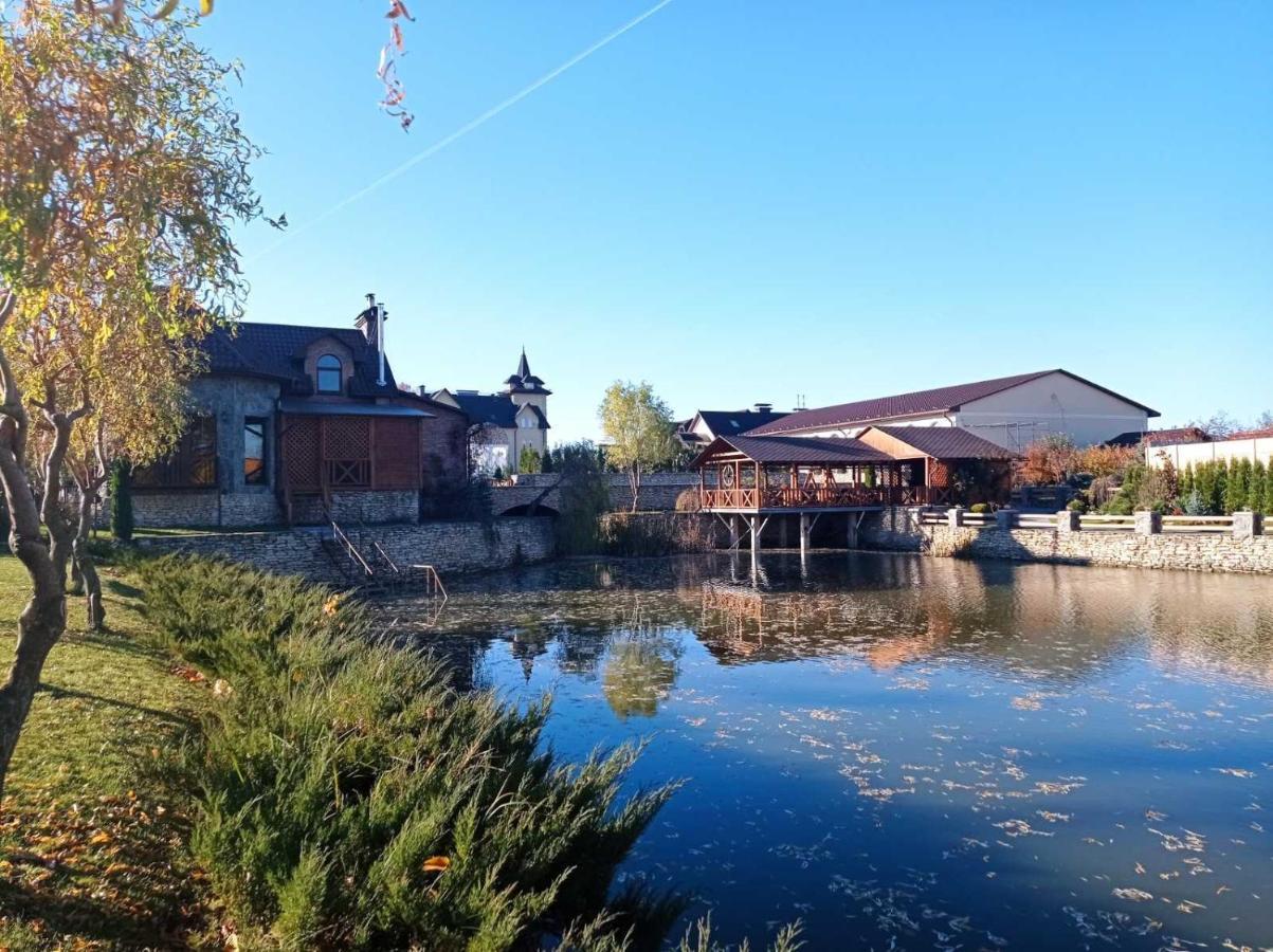 Готельно-Ресторанний Комплекс Прованс Парк Poceaiiv Exterior foto