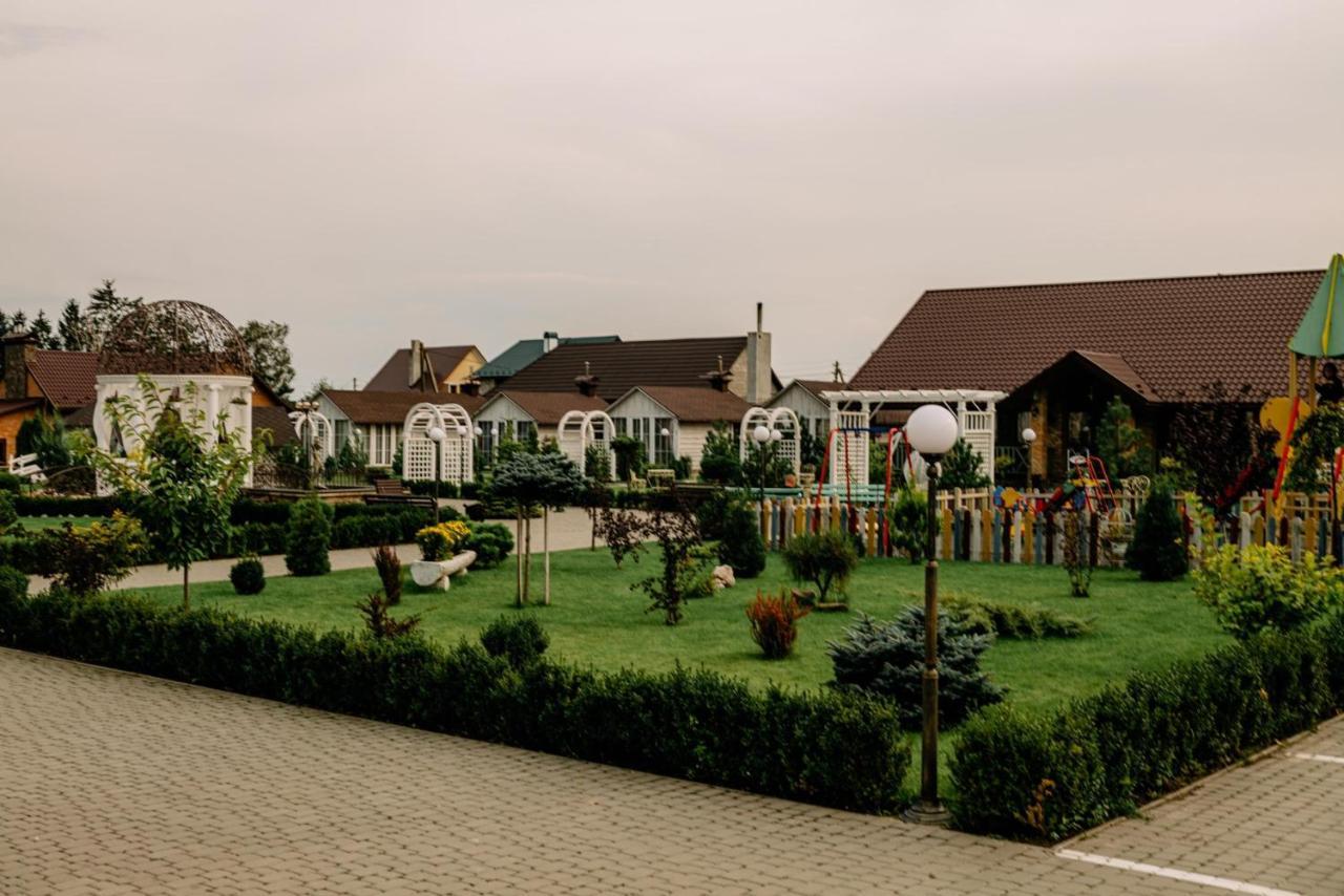 Готельно-Ресторанний Комплекс Прованс Парк Poceaiiv Exterior foto