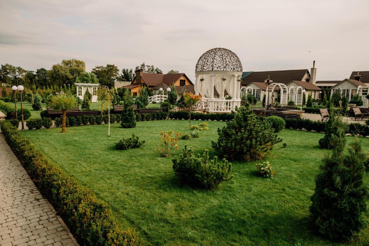 Готельно-Ресторанний Комплекс Прованс Парк Poceaiiv Exterior foto
