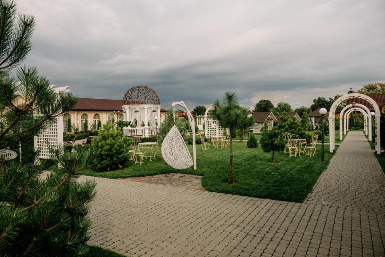Готельно-Ресторанний Комплекс Прованс Парк Poceaiiv Exterior foto