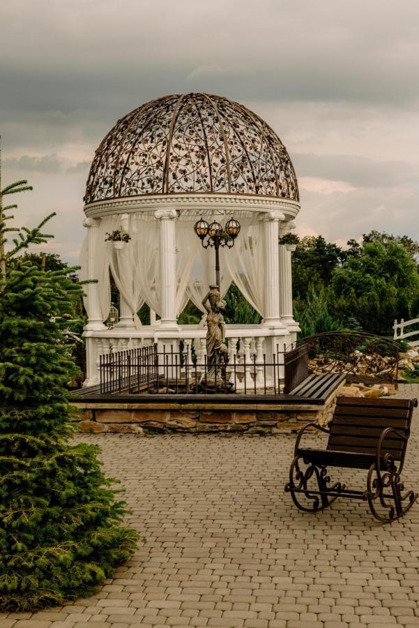 Готельно-Ресторанний Комплекс Прованс Парк Poceaiiv Exterior foto