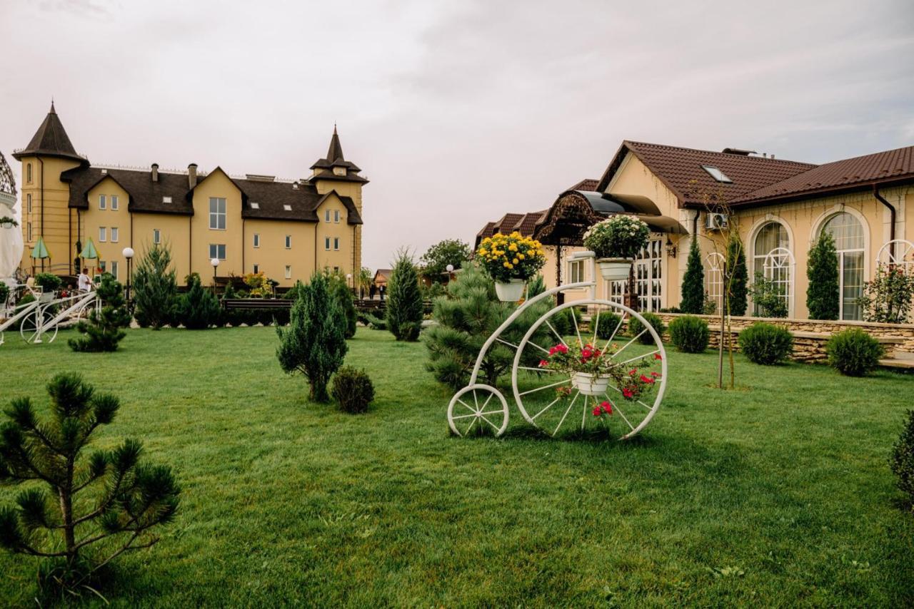 Готельно-Ресторанний Комплекс Прованс Парк Poceaiiv Exterior foto