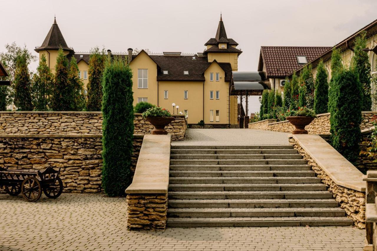 Готельно-Ресторанний Комплекс Прованс Парк Poceaiiv Exterior foto