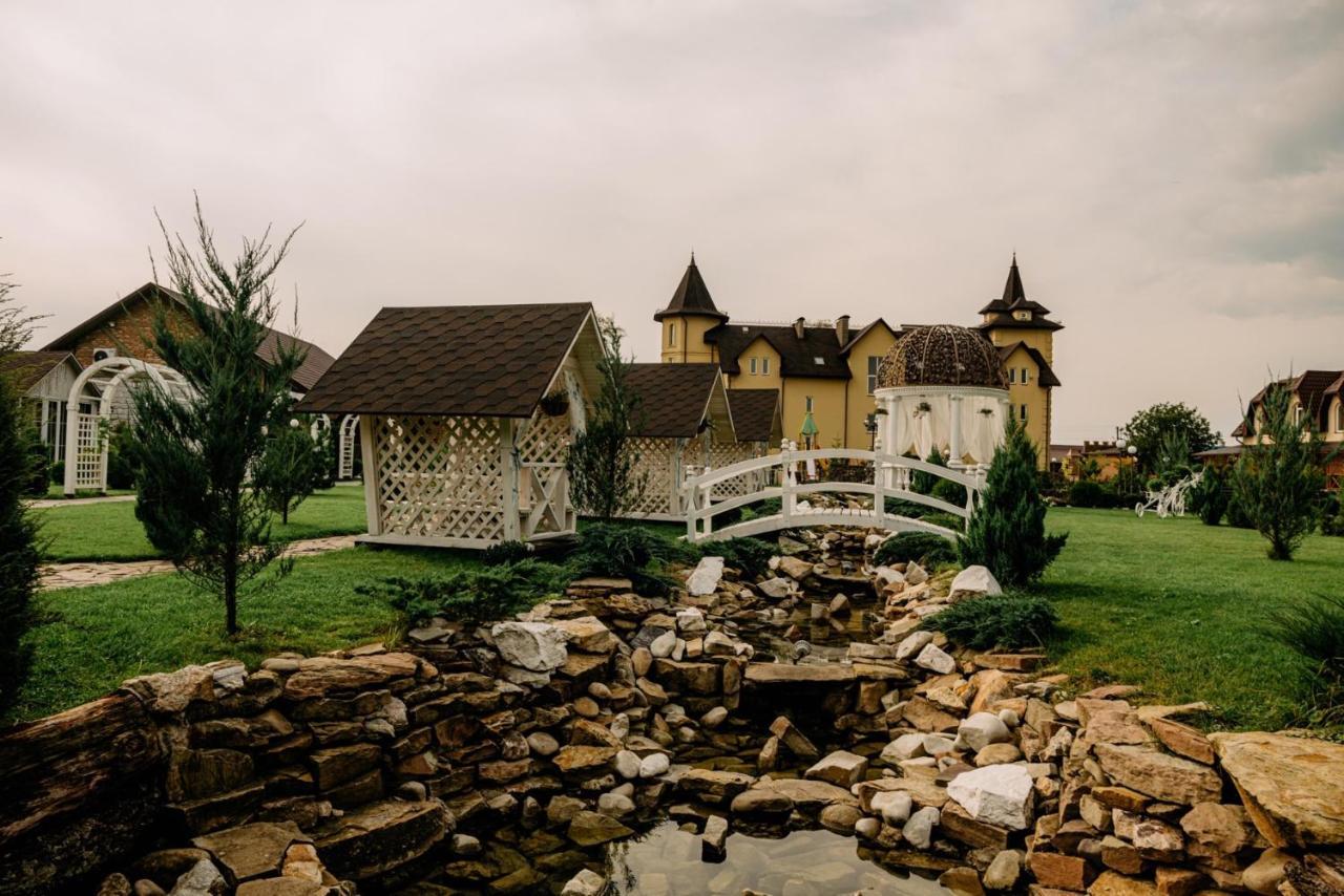 Готельно-Ресторанний Комплекс Прованс Парк Poceaiiv Exterior foto