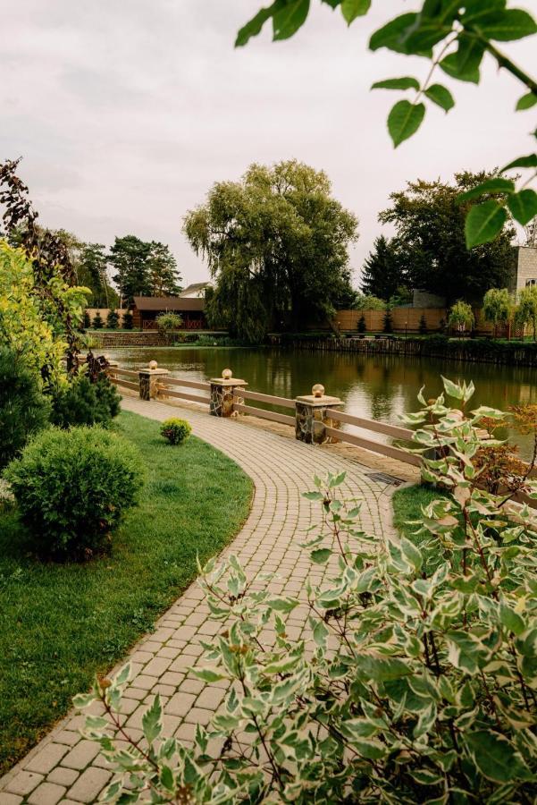 Готельно-Ресторанний Комплекс Прованс Парк Poceaiiv Exterior foto