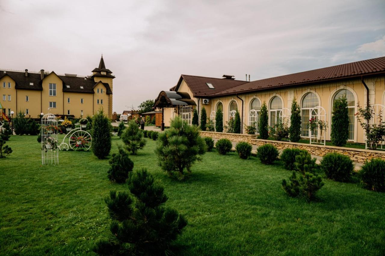 Готельно-Ресторанний Комплекс Прованс Парк Poceaiiv Exterior foto